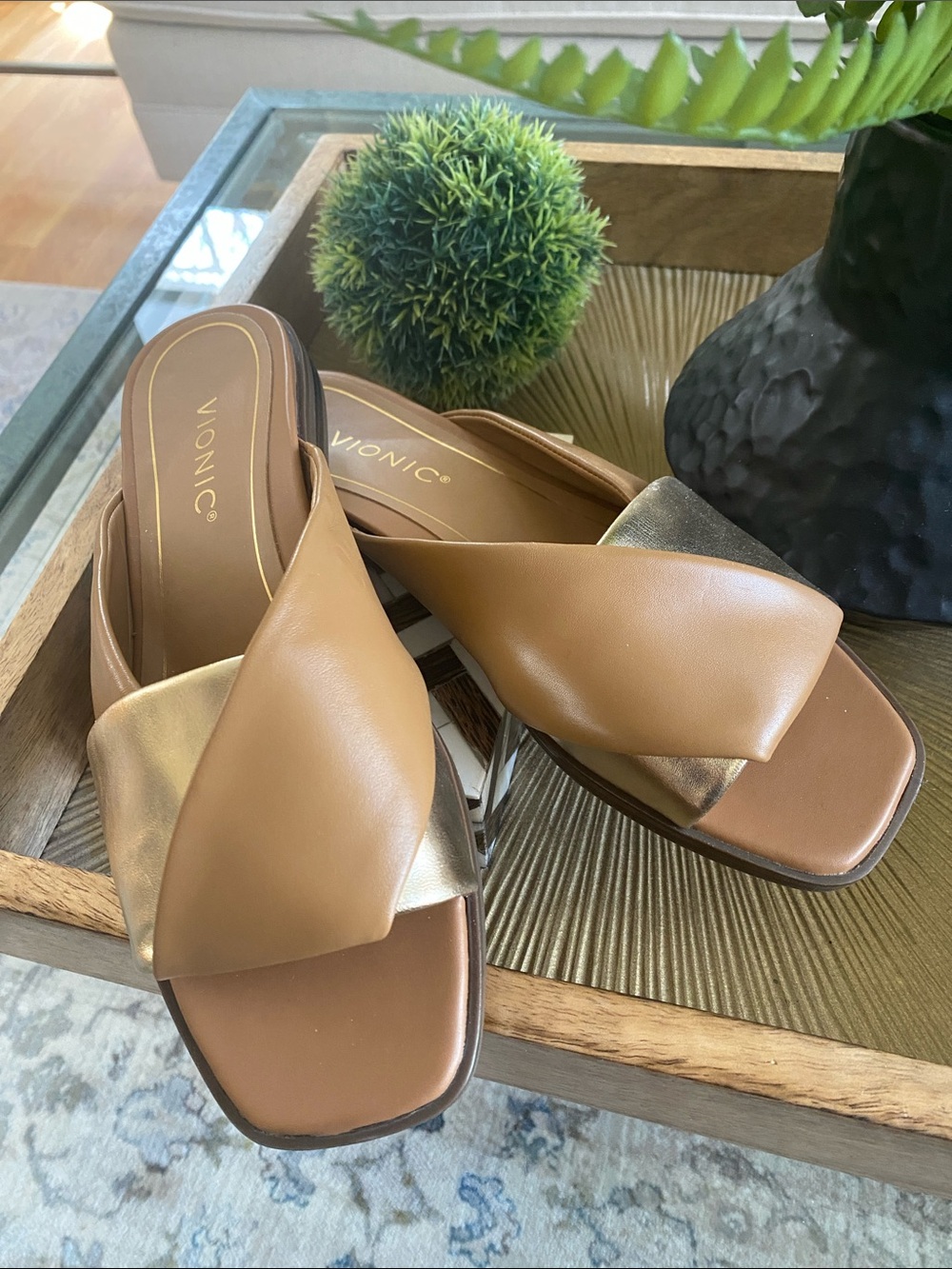 SIZE 8 VIONIC MIRAMAR CAMEL & GOLD LEATHER SANDALS-NWOT